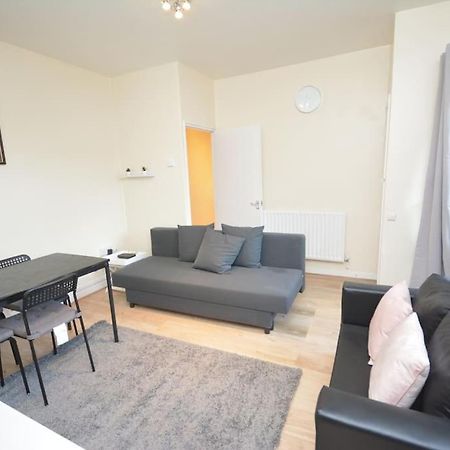 Lovely 4 Bedroom Apartment Close To The City Walking Distance From The Rivere View London Ngoại thất bức ảnh