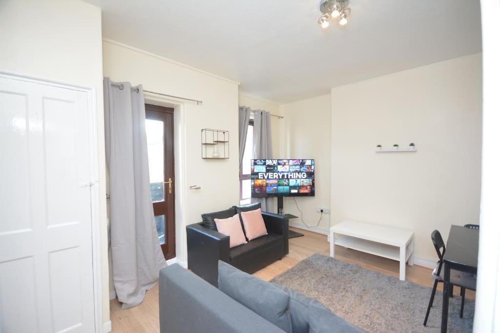 Lovely 4 Bedroom Apartment Close To The City Walking Distance From The Rivere View London Ngoại thất bức ảnh