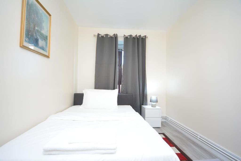 Lovely 4 Bedroom Apartment Close To The City Walking Distance From The Rivere View London Ngoại thất bức ảnh