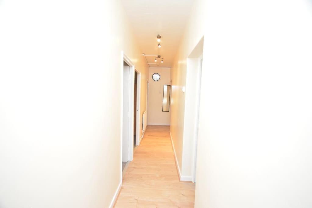 Lovely 4 Bedroom Apartment Close To The City Walking Distance From The Rivere View London Ngoại thất bức ảnh