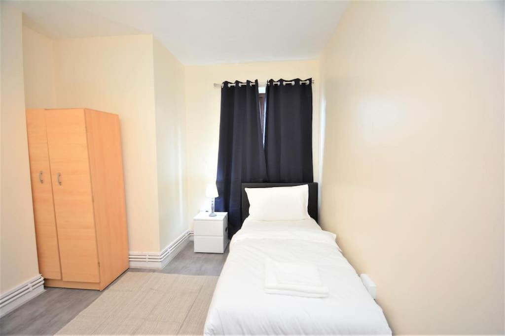 Lovely 4 Bedroom Apartment Close To The City Walking Distance From The Rivere View London Ngoại thất bức ảnh