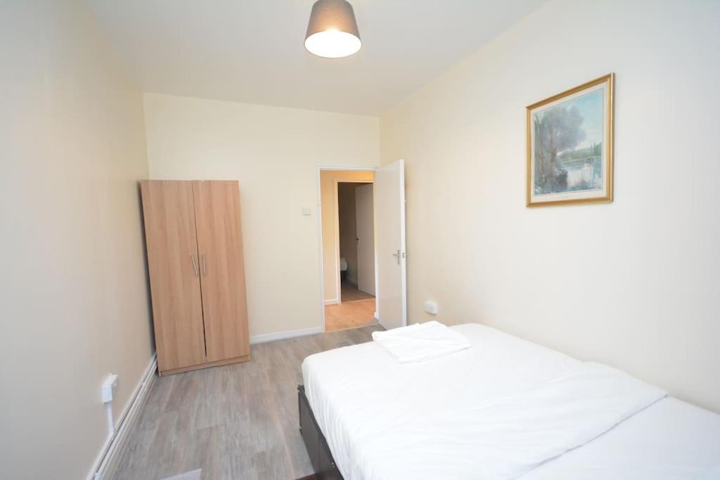 Lovely 4 Bedroom Apartment Close To The City Walking Distance From The Rivere View London Ngoại thất bức ảnh