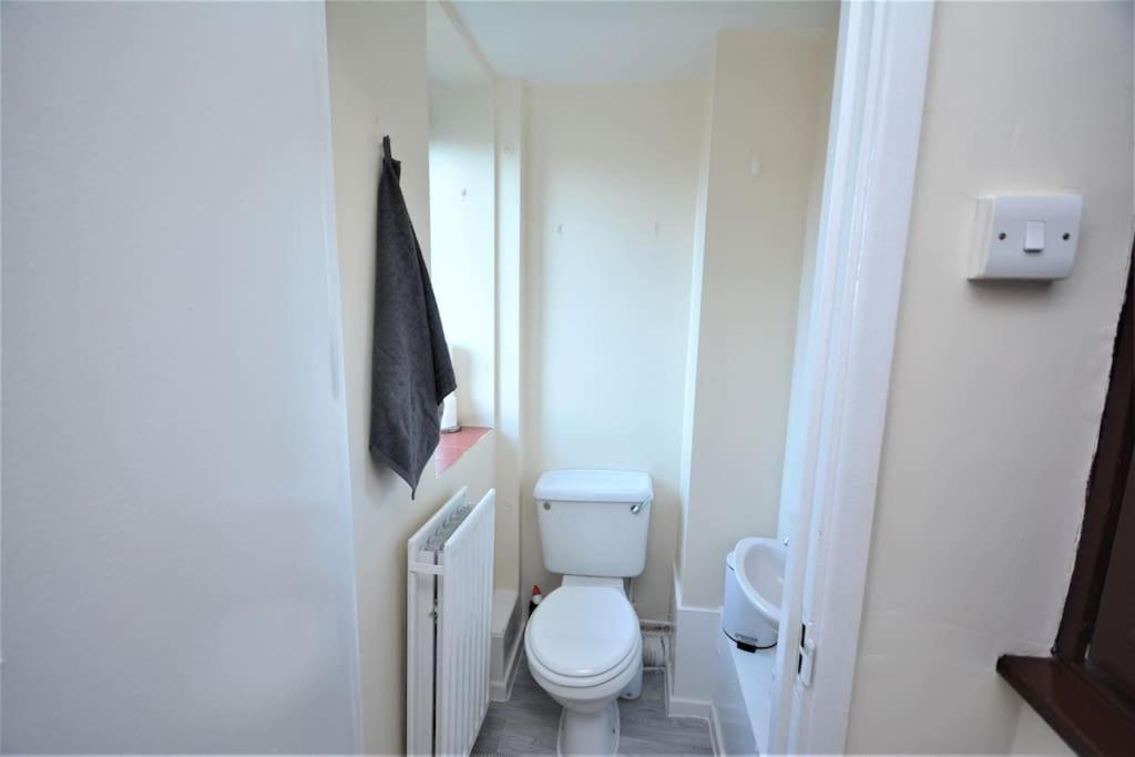 Lovely 4 Bedroom Apartment Close To The City Walking Distance From The Rivere View London Ngoại thất bức ảnh