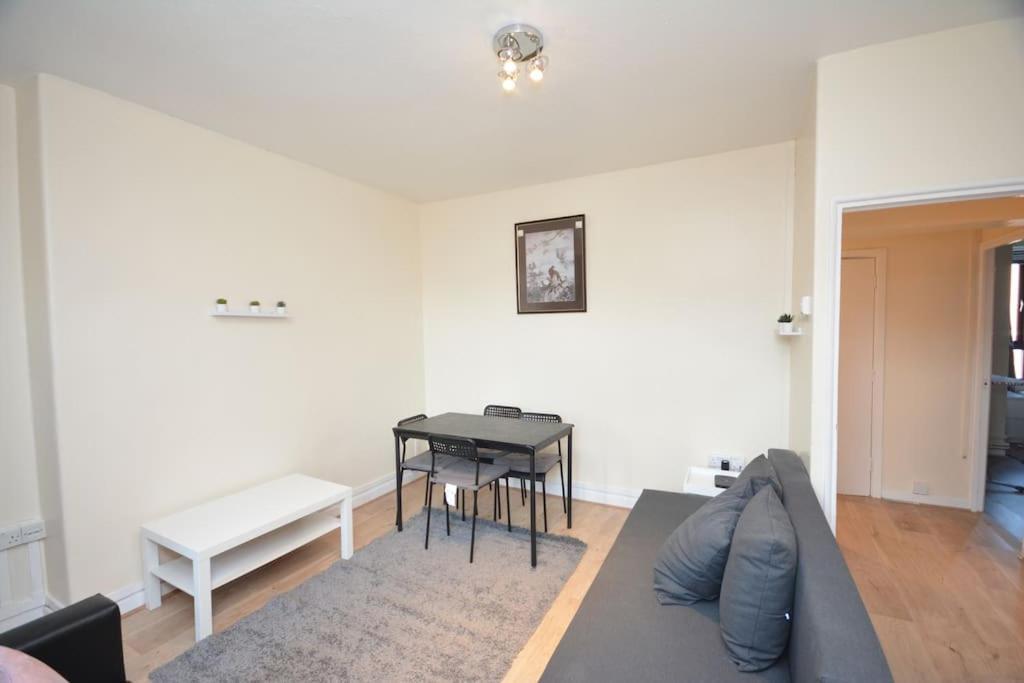 Lovely 4 Bedroom Apartment Close To The City Walking Distance From The Rivere View London Ngoại thất bức ảnh