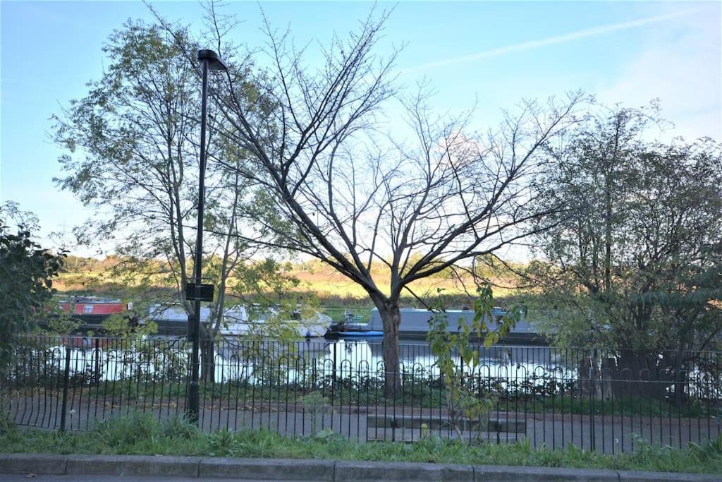 Lovely 4 Bedroom Apartment Close To The City Walking Distance From The Rivere View London Ngoại thất bức ảnh