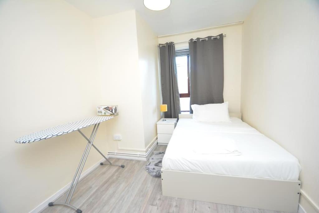 Lovely 4 Bedroom Apartment Close To The City Walking Distance From The Rivere View London Ngoại thất bức ảnh