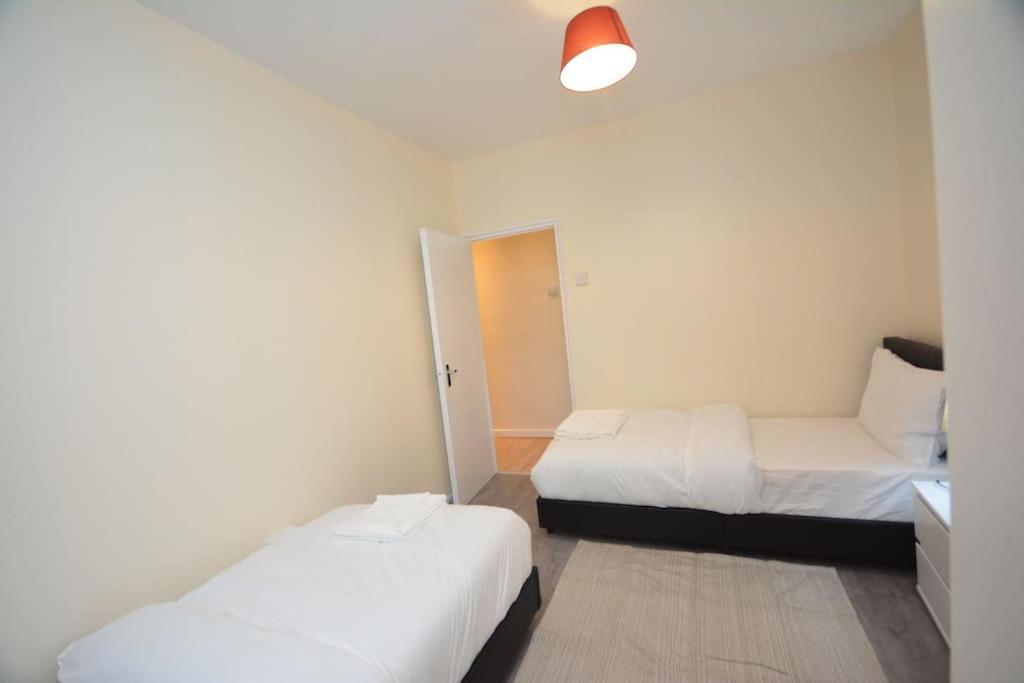 Lovely 4 Bedroom Apartment Close To The City Walking Distance From The Rivere View London Ngoại thất bức ảnh