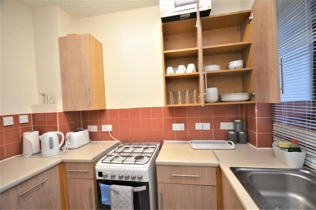 Lovely 4 Bedroom Apartment Close To The City Walking Distance From The Rivere View London Ngoại thất bức ảnh