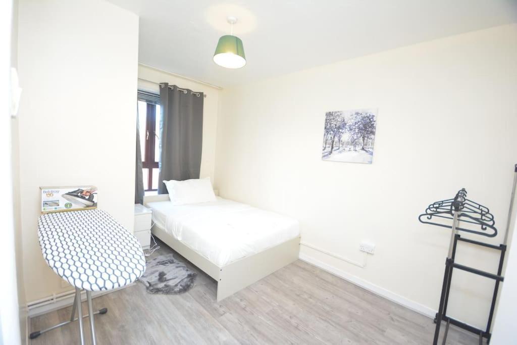 Lovely 4 Bedroom Apartment Close To The City Walking Distance From The Rivere View London Ngoại thất bức ảnh