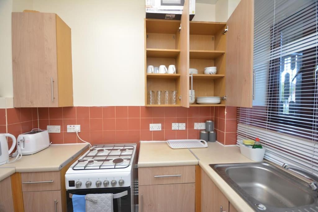 Lovely 4 Bedroom Apartment Close To The City Walking Distance From The Rivere View London Ngoại thất bức ảnh