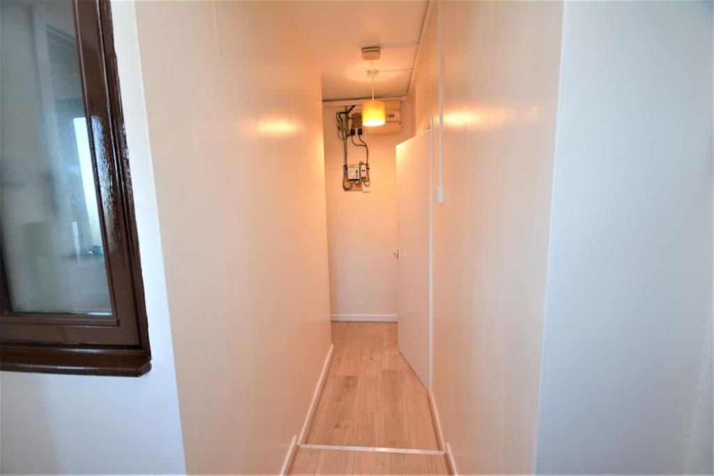 Lovely 4 Bedroom Apartment Close To The City Walking Distance From The Rivere View London Ngoại thất bức ảnh
