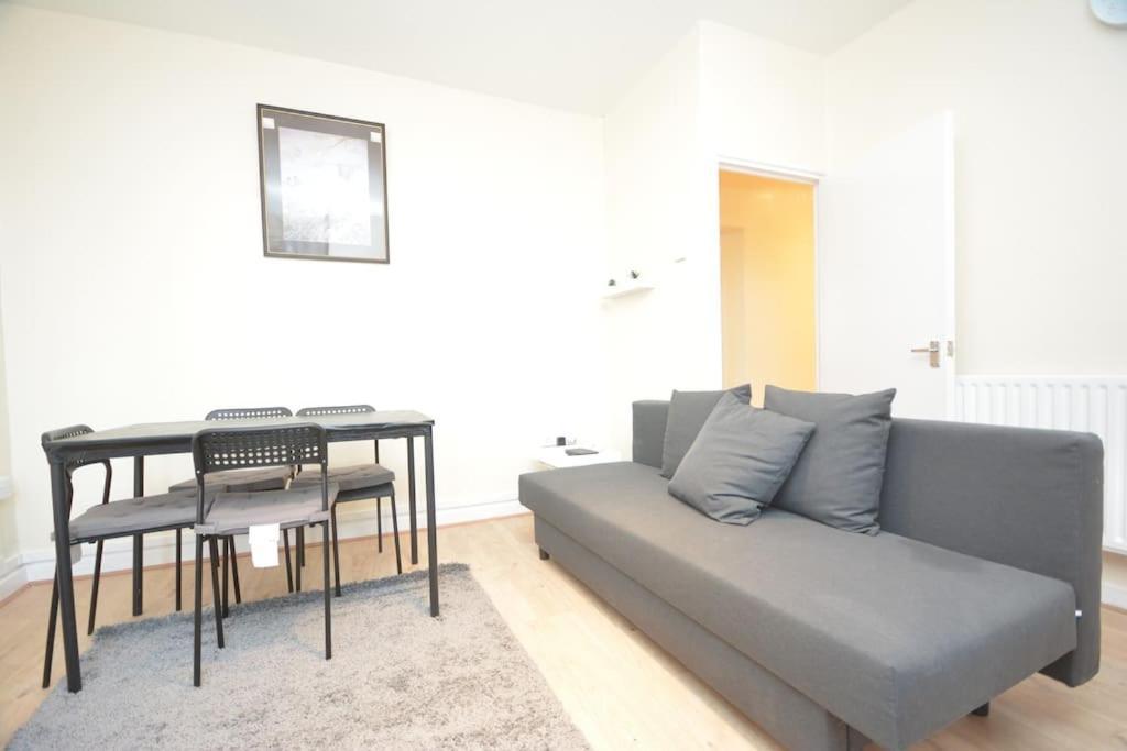 Lovely 4 Bedroom Apartment Close To The City Walking Distance From The Rivere View London Ngoại thất bức ảnh